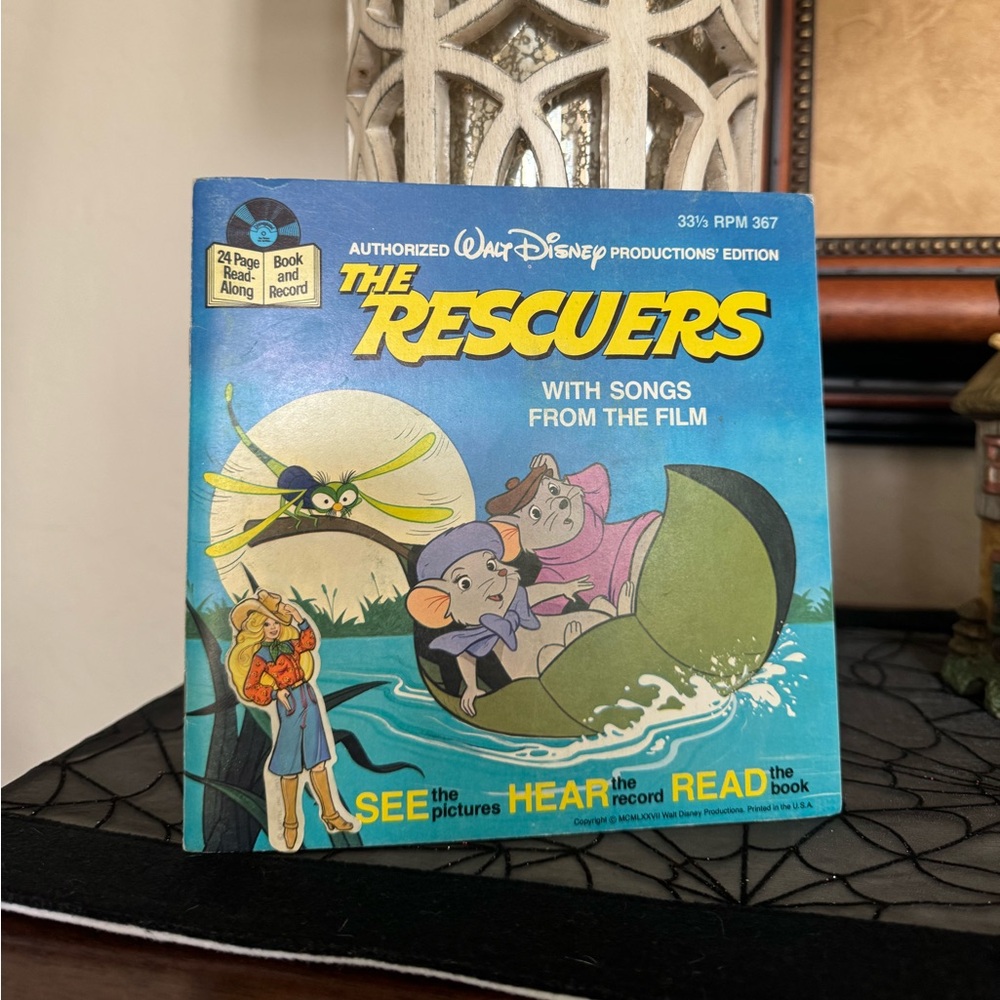 1977 Vintage Disneyland Walt Disney The Rescuers Book & Record